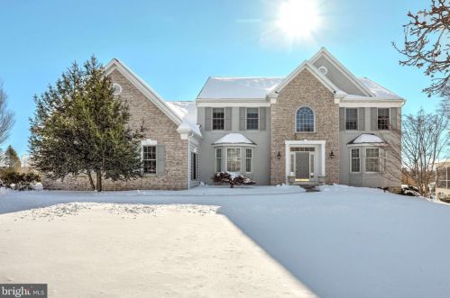 1020 Steeplechase Dr, Lancaster PA  17601-1779 exterior