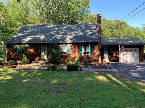 390 Pumpkin Hill Rd, Gales Ferry, CT 06339-1935