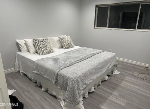 2105 Hurles Ave, Simi Valley CA 93063-2731 exterior