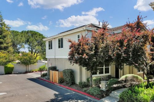 201 Toyon Ln, Vacaville, CA 95687-3490