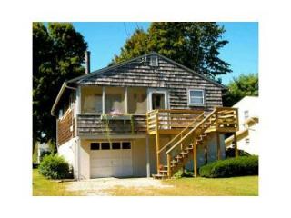 30 Benson Ave, Westerly, RI 02891-5318