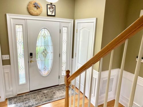 276 Soundview Ave, Huntington CT  06484-2137 exterior