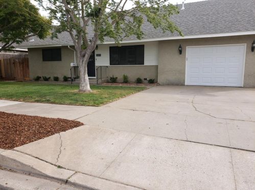 635 California Ave, Valley Home, CA 95361-2507