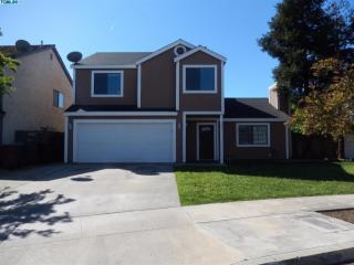 1867 Omega Ave, Tulare, CA 93274-2563