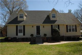 706 Wanda Ln, Tullahoma, TN 37388-2170