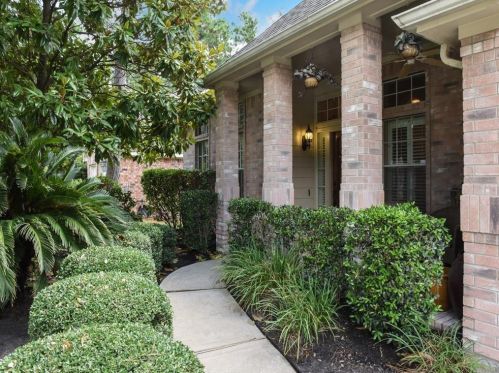 31 Trilling Bird Pl, Conroe TX  77384-5032 exterior