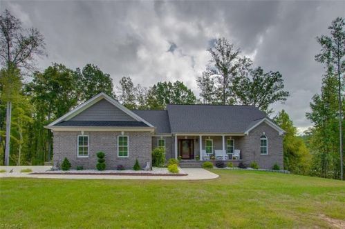 976 Chamberlin Dr, Asheboro, NC 27205-2707