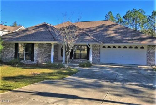 8914 Hanalei Cir, Bay Saint Louis, MS 39525-3698