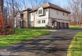 41 Stone House Rd, Kinnelon, NJ 07405