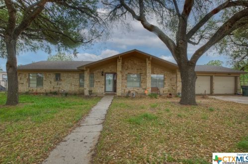 1010 Country Oak Dr, Stairtown, TX 78648-4810