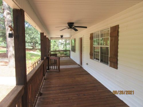 211 Lakeview Rd, Jackson, GA 30233-5212