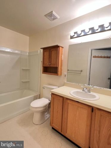 493 Silvia St, Trenton NJ  08628-3237 exterior