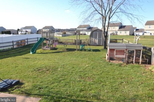 3158 Jayne Ln, York, PA 17315-3098