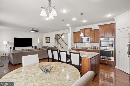 14947 Spriggs Tree Ln, Woodbridge, VA 22193-3195