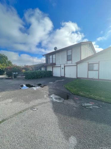 250 Northwoods Ave, Manteca, CA 95336-4923