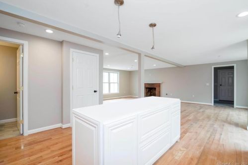 43 Hillside Dr, Ellington CT  06029-2417 exterior