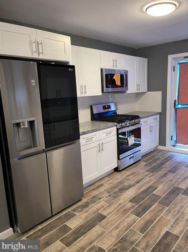 5039 9th St, Philadelphia, PA 19141-3914