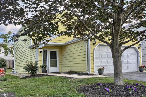2212 Buttonwood Cir, Harrisburg, PA 17110-9201