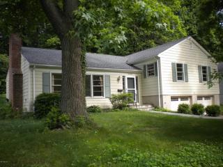 31 Mallard Dr, Greenwich CT  06830-6707 exterior