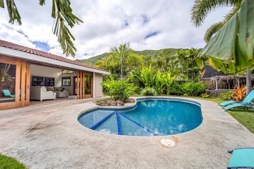 1091 Kalapaki St, Honolulu HI  96825-2710 exterior