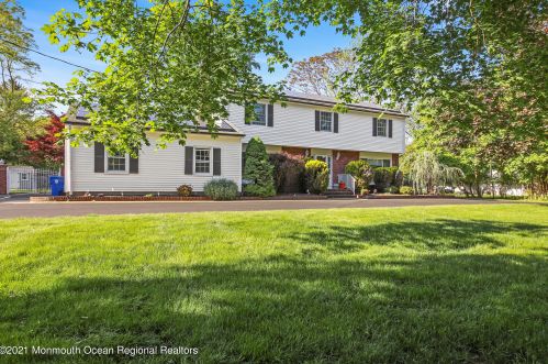 859 Nutswamp Rd, Tinton Falls, NJ 07701-5266