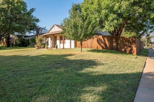 1301 Jabbet Dr, Plano TX  75025-2826 exterior