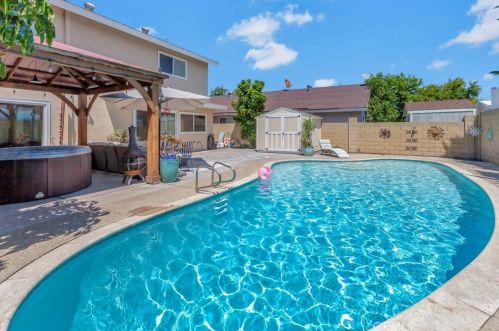 1736 Holbrook St, Anaheim CA  92807-1012 exterior