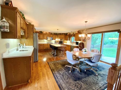 7203 Edgewood Ct, Spring Grove, IL 60081-9394