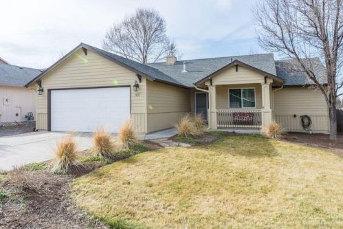 1927 38th St, Eagle Crest, OR 97756-8384