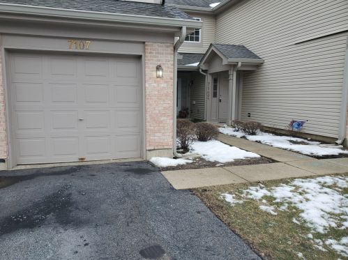 7107 Stratton Ln, Gurnee, IL 60031-5248