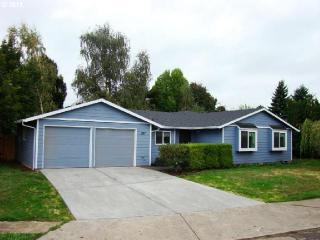 207 Palmblad Dr, Damascus, OR 97080