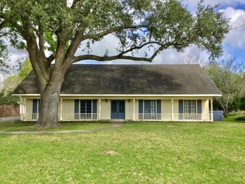 10 Bayou Oaks Dr, Crowley, LA 70526-6700