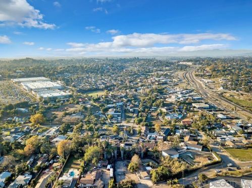 160 El Valle Opulento, Vista CA 92083-7708 exterior