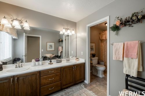 6 Mistywood Ln, Sandy UT 84092-4850 exterior