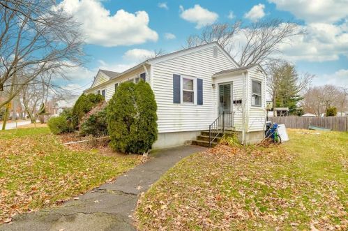 15 Bend St, Warwick, RI 02889-3965