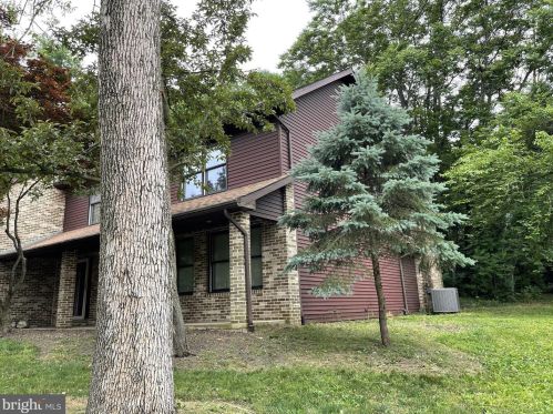 112 Bentley Ln, Lancaster PA  17603-6223 exterior