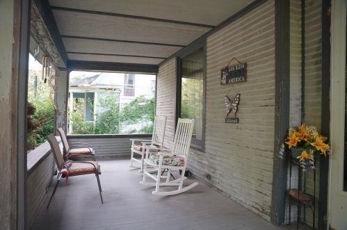 719 Greenwood Ave, Kankakee, IL 60901-5251