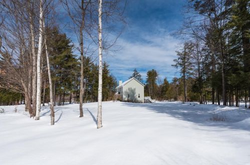 31 Maple View Dr, Bradford, NH 03221-3327