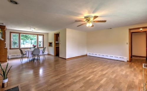 91 Wrinn St, Wallingford CT  06492-3141 exterior