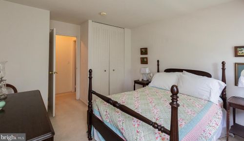 22 Valleybrook Dr, Lancaster PA  17601-4623 exterior