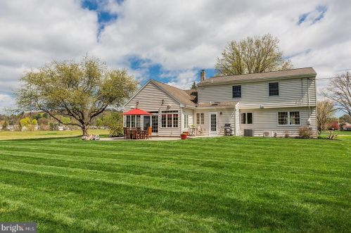 2006 Rachael Dr, Lancaster PA  17601-3655 exterior