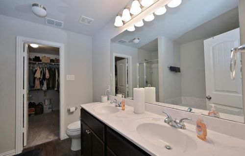 1544 Chama Dr, Fort Worth TX  76119-2666 exterior