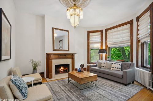 2613 Burling St, Chicago, IL 60614-1513