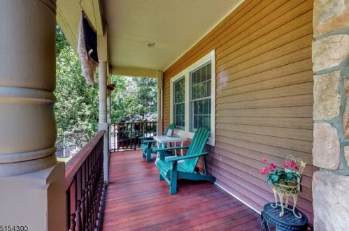 16 Fayson Lake Rd, Kinnelon, NJ 07405-3125