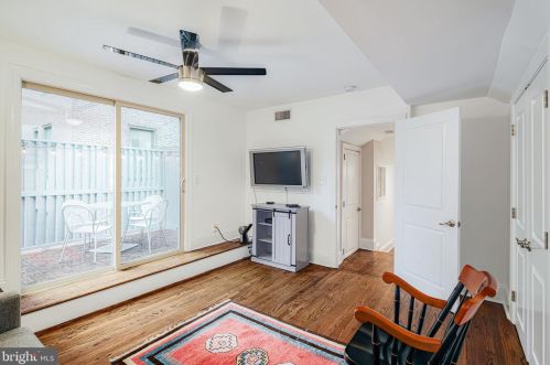 2022 Chancellor St, Philadelphia PA 19103-5605 exterior