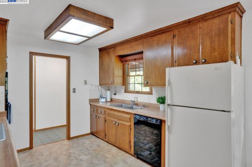 30345 Palomares Rd, Hayward, CA 94552-9639