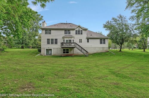 3 Schindler Ln, Middletown, NJ 07748-2445