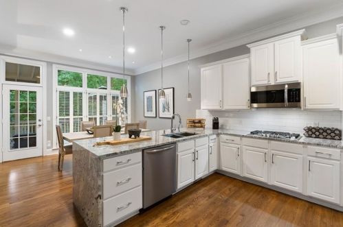 1133 Ashton Bluff Dr, Atlanta GA  30319-5399 exterior