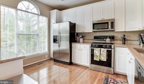 12005 Edgemere Cir, Herndon VA  20190-3256 exterior