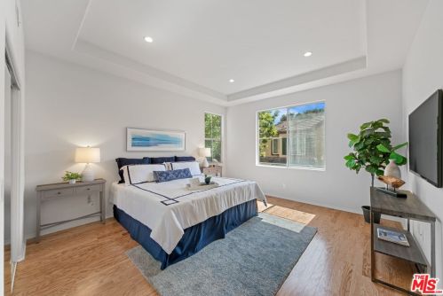 47 Del Carlo, Irvine CA  92606-8824 exterior